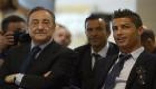 تقارير.. رئيس ريال مدريد وعد كريستيانو رونالدو بزيادة راتبه