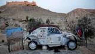 بالصور.. تعرف على أصغر فندق في العالم داخل سيارة بيتيلز