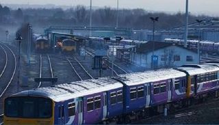 قطارات السكة الحديد بالهند 