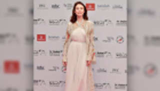 أناقة أولجا كوريلنكو بتوقيع إيلي صعب في دبي