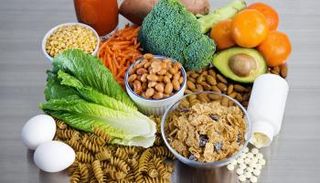 الخضراوات والبقوليات والبذور غنية بحمض الفوليك