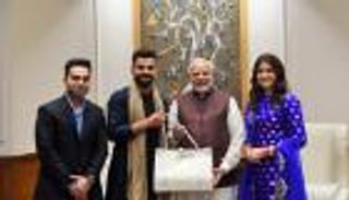 رئيس وزراء الهند يستقبل العروسين أنوشكا شارما وفيرات كولي