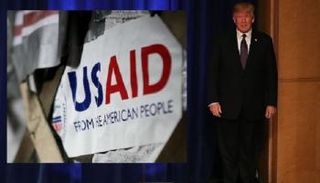 الرئيس الأمريكي دونالد ترامب يلوح بسلاح المساعدات (الفرنسية)