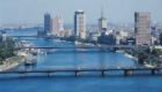 مصر.. البورصة تخسر 6.4 مليار جنيه و50 سفينة تعبر قناة السويس