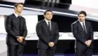 تشافي يرد على رونالدو "الأفضل في التاريخ"