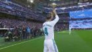 ريال مدريد يحتفل بلقب مونديال الأندية قبل انطلاق الكلاسيكو