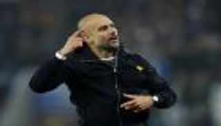 جوارديولا يطالب بحماية اللاعبين من التدخلات العنيفة