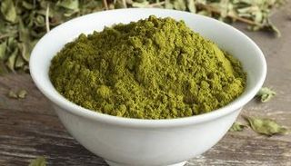 طريقة تحضير الحناء بالكركديه لشعر قوي وجذاب