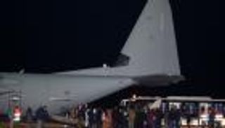 وصول 162 مهاجرا من ليبيا إلى إيطاليا عبر جسر جوي