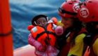 إيطاليا تفتح بارقة أمل لـ 10 آلاف عالق في ليبيا