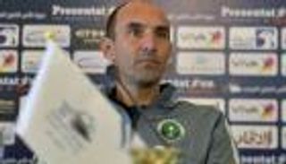 مدرب السعودية يكشف عن بديل الهزاع ويشيد بزاكيروني "العالمي"