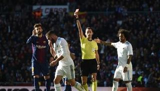 لحظة طرد داني كارباخال ظهير ريال مدريد
