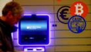 بيتكوين تواصل الهبوط ومنصات تداول توقف التعامل