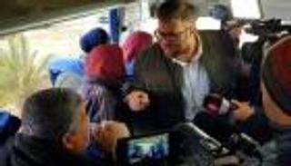 غضب فلسطيني إثر اقتحام عضو كنيست حافلة أهالي أسرى