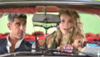 بالفيديو.. نيكول سابا سائقة تاكسي بمصر في "صورة سيلفي"