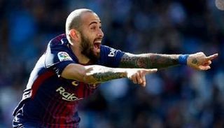 أليكس فيدال لاعب وسط برشلونة