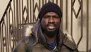 نجم أرسنال السابق هارب من الشرطة ويفكر في الانتحار