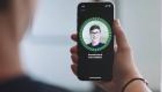 آيفون X لا يدعم بصمة الوجه في مشتريات العائلة