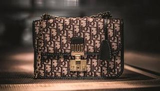 حقيبة ديور الشهيرة