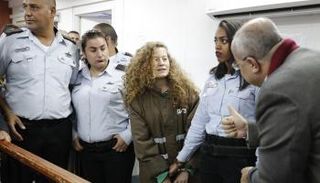عهد التميمي خلال جلسة محاكمتها - أ. ف. ب