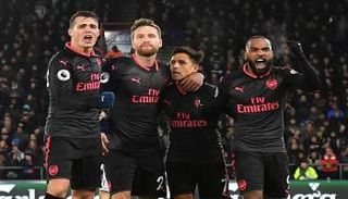 4 لاعبين فقط احتفلوا مع سانشيز