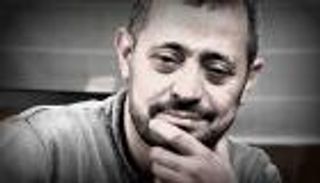 بالفيديو.. جورج وسوف بـ"العكاز" في شرم الشيخ