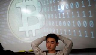 بيتكوين تتأرجح - رويترز