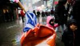 أمريكا تبدأ عامها الجديد بطقس قارس البرودة