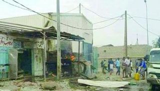 صورة نشرها موقع يمني لقصف الحوثي منازل المواطنين بمأرب