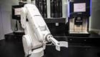 بالفيديو.. روبوت يحضر 120 مشروباً في ساعة واحدة