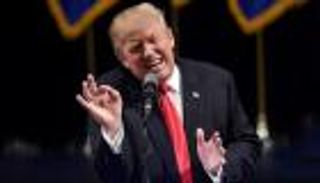 البريطانيون يراهنون.. ترامب لن يكمل عاما