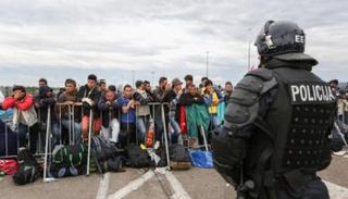 اللاجئون أزمة تؤرق العالم كله