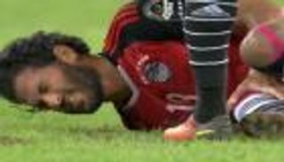 إصابة قوية تضرب نجم الفراعنة في الجابون