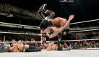 راندي أورتن يتفوق على الكبار ويفوز برويال رامبل