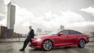 بالفيديو.. مورينيو يبدأ موسمه الأول مع مانشستر بسيارة جديدة