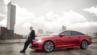 مورينيو وسيارة جاجوار 