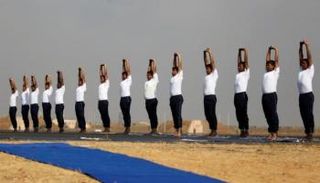 الاستقامة في الجلوس والوقوف تعزز الثقة بالنفس