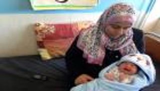 بالفيديو.. مولود كل 10 دقائق بغزة