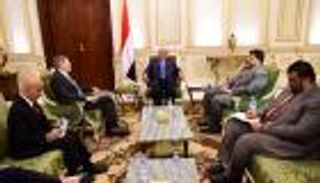 وقف دعم إيران للحوثي ورفع الحظر.. هادي مطالبا ترامب