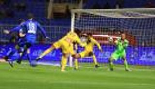 الهلال يتعثر أمام القادسية ليشعل قمة جدة