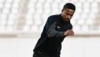 العارضة تحرم الشمراني من أول أهدافه مع العين