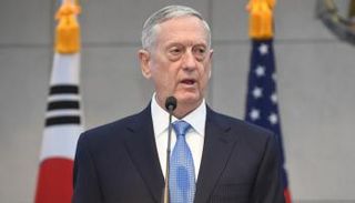 جيمس ماتيس أثناء مؤتمر صحفي في كوريا الجنوبية