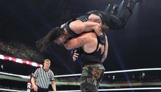 سترومان يحمل رينز