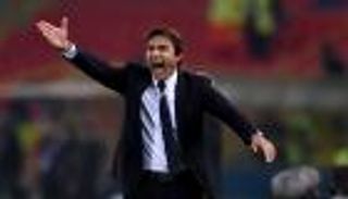 بالفيديو.. كونتي ينفعل على مساعده في مباراة أرسنال