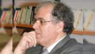 المغربي محمد بنطلحة يفوز بجائزة الأركانة العالمية للشعر