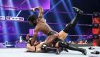 سوان يدمر نيفيل ويفسد احتفاله ببطولة وزن "كروزر"