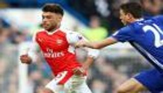 تشامبرلين يطالب زملاءه "اليائسين" بخلع قميص أرسنال