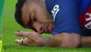 ضربة شتيجن تهدد مشاركة رافينيا أمام أتلتيكو وسان جيرمان