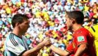 مدرب يلجيكا يشبه هازارد بميسي