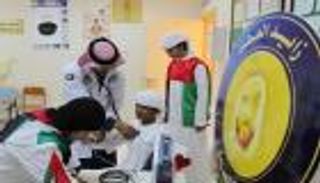"أطباء الخير" يعالجون قلوب مئات العمال بأبوظبي